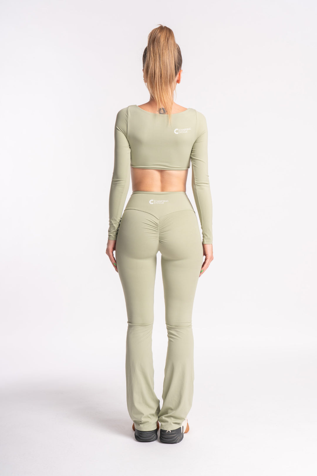 Women’s workout fashion: full-sleeve crop top with high-waist leggings